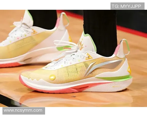 未来球星！Nike为NCAA女篮球员朱朱·沃特金斯推出PE配色球鞋