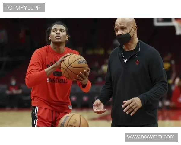 火媒:火箭没范弗里特无法争冠 若想要有竞争力就得补强控卫 火媒:火箭没范弗里特无法争冠 若想要有竞争力就得补强控卫